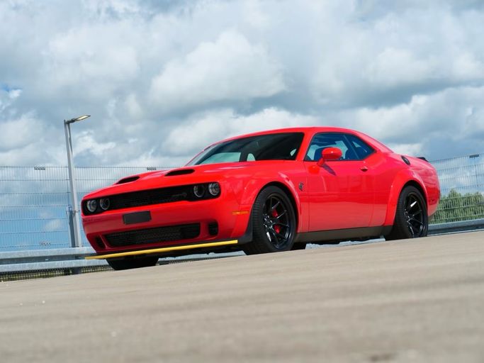 Новый Dodge Challenger Hellcat Widebody III Рестайлинг 2, 6.2 л, 2022 в ОАЭ, Дубай от Fair Import Красный цвет. Американская | AUTO.AE | Объявление #274032