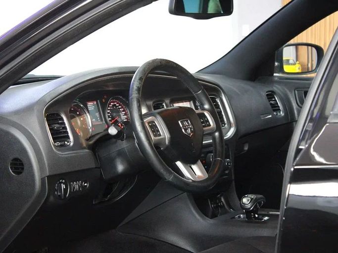 Подержанный Dodge Charger VII (LD), 3.6 л, 2013 в Дубае от Hot Wheel Used Motors Черный цвет. GCC | AUTO.AE