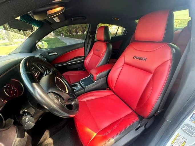 Подержанный Dodge Charger SXT VII (LD) Рестайлинг, 3.6 л, 2014 в Дубае от Abdo Al Muthanna Used Cars Белый цвет. Американская | AUTO.AE