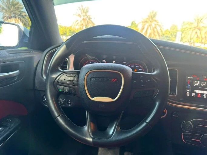 Подержанный Dodge Charger SXT VII (LD) Рестайлинг, 3.6 л, 2014 в Дубае от Abdo Al Muthanna Used Cars Белый цвет. Американская | AUTO.AE