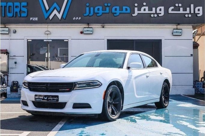 مستعملة Dodge Charger SXT عملية شد الوجه السابع (LD), 3.6 l, 2020 في في دبي من White Waves Motors Fze، اللون أبيض. المواصفات الأمريكية | AUTO.AE