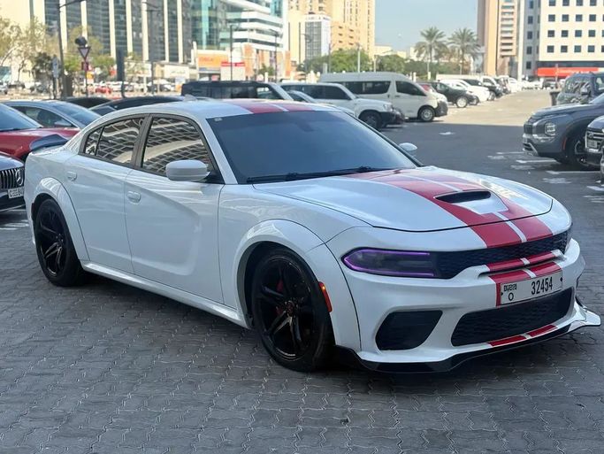 مستعملة Dodge Charger SRT عملية فيس ليفت السابع (LD), 6.4 l, 2021 في في دبي من AUTO GEMS DUBAI، اللون أبيض. المواصفات الأمريكية | AUTO.AE