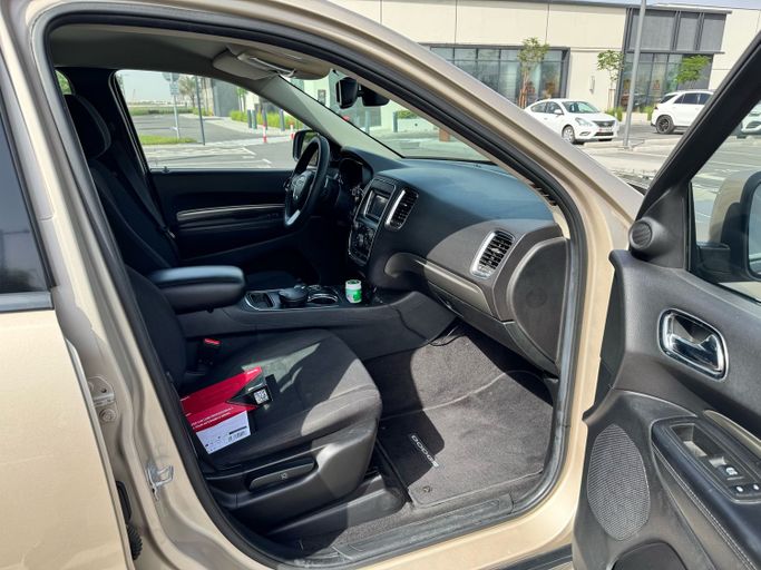 Used Dodge Durango III Facelift, 3.6 l, 2014 in Dubai, Golden color. GCC Specs | AUTO.AE