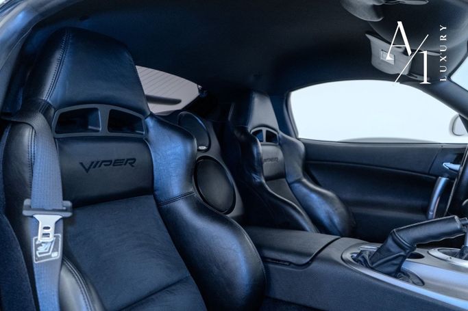 Подержанный Dodge Viper IV, 8.4 л, 2009 в Дубае от A1 Luxury Motors Белый цвет. Американская | AUTO.AE