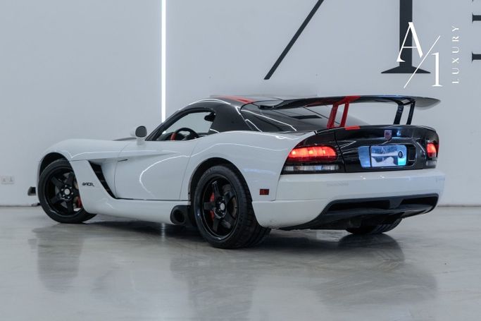 Подержанный Dodge Viper IV, 8.4 л, 2009 в Дубае от A1 Luxury Motors Белый цвет. Американская | AUTO.AE