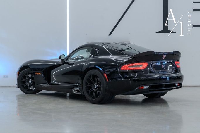 Подержанный Dodge Viper V, 8.4 л, 2014 в Дубае от A1 Luxury Motors Черный цвет. Американская | AUTO.AE