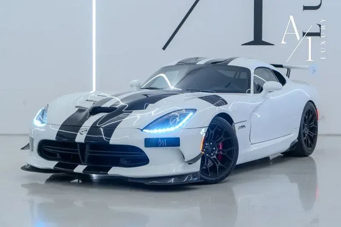 Подержанный Dodge Viper V, 8.4 л, 2016 в Дубае от A1 Luxury Motors Белый цвет. Американская | AUTO.AE