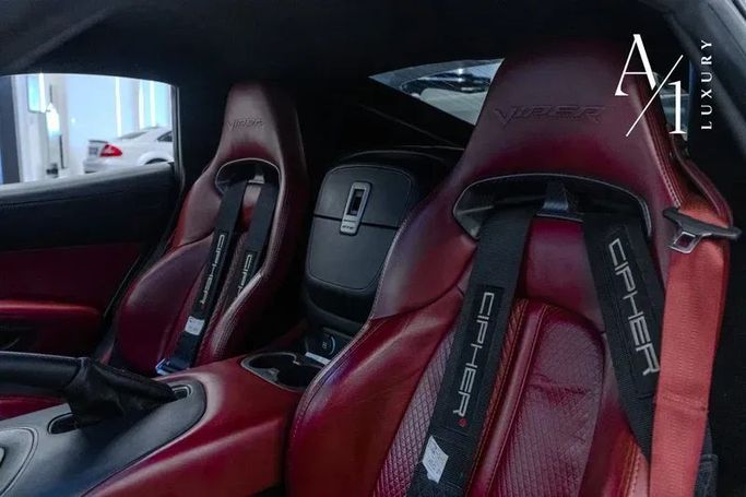 Подержанный Dodge Viper V, 8.4 л, 2016 в Дубае от A1 Luxury Motors Белый цвет. Американская | AUTO.AE