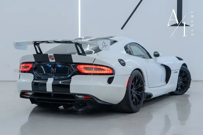 Подержанный Dodge Viper V, 8.4 л, 2016 в Дубае от A1 Luxury Motors Белый цвет. Американская | AUTO.AE