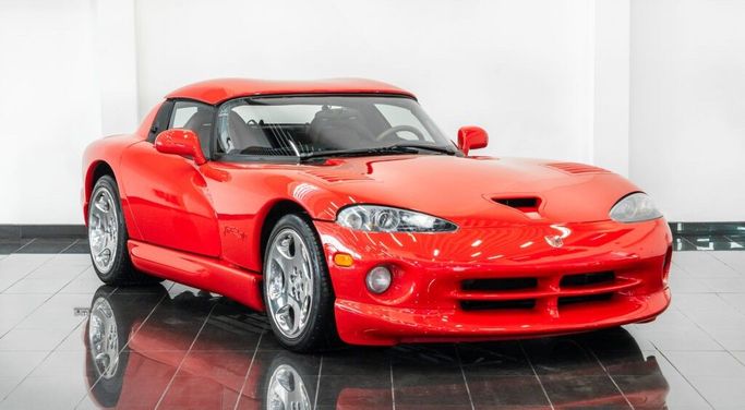 مستعملة Dodge Viper ثانياً, 8.0 l, 2001 في في دبي من Tomini Cars، اللون أحمر.  | AUTO.AE