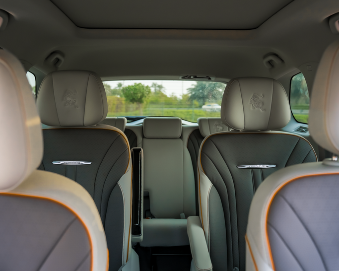 DongFeng Forthing U-Tour M4, 2024  mini van for rent in Dubai by One by One Car Rental - Angelyn, black color | AUTO.AE