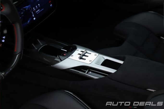 Подержанный Ferrari 12Cilindri, 6.5 л, 2025 в Дубае от AUTO DEALS Красный цвет. Европейская | AUTO.AE