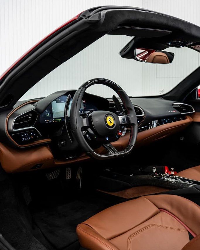 Подержанный Ferrari 296 GTS, 3.0 л, 2023 в Дубае от GCC Super Motors Красный цвет. GCC | AUTO.AE