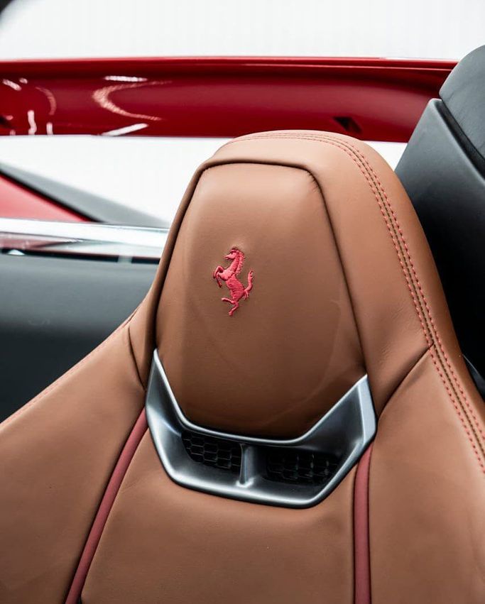 Подержанный Ferrari 296 GTS, 3.0 л, 2023 в Дубае от GCC Super Motors Красный цвет. GCC | AUTO.AE