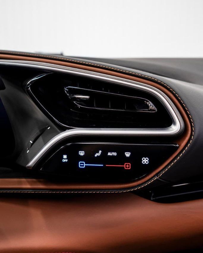 Подержанный Ferrari 296 GTS, 3.0 л, 2023 в Дубае от GCC Super Motors Красный цвет. GCC | AUTO.AE