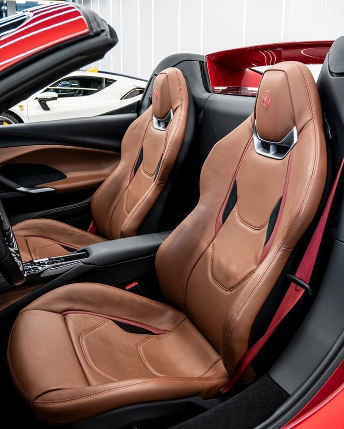 Подержанный Ferrari 296 GTS, 3.0 л, 2023 в Дубае от GCC Super Motors Красный цвет. GCC | AUTO.AE