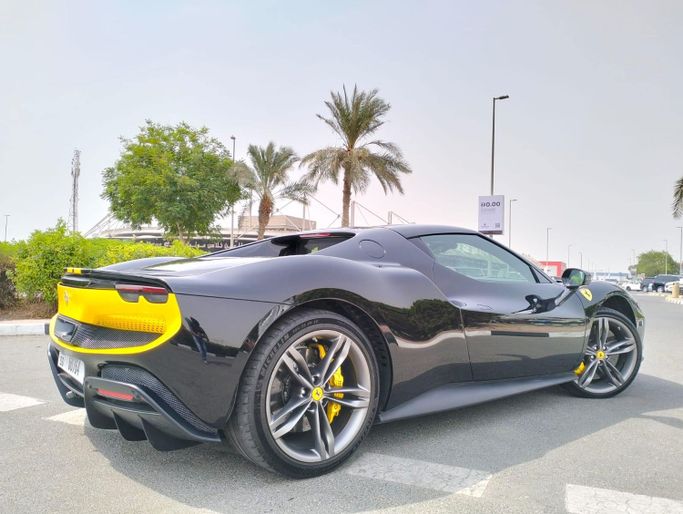 Подержанный Ferrari 296 GTB, 3.0 л, 2023 в Дубае от Space Motors Черный цвет. Европейская | AUTO.AE