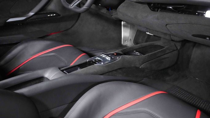 Подержанный Ferrari 296 GTB, 3.0 л, 2023 в Дубае от Dourado Luxury Car Красный цвет. GCC | AUTO.AE