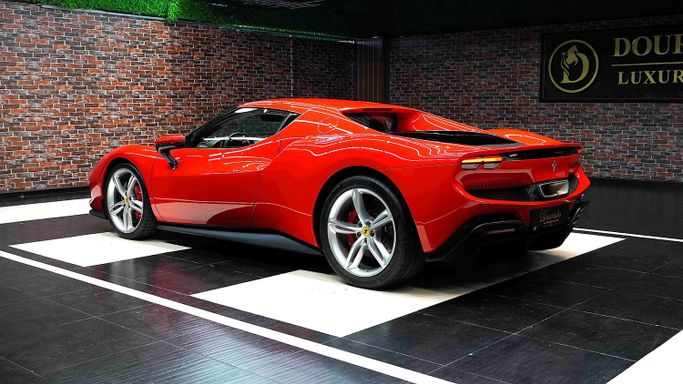Подержанный Ferrari 296 GTB, 3.0 л, 2023 в Дубае от Dourado Luxury Car Красный цвет. GCC | AUTO.AE