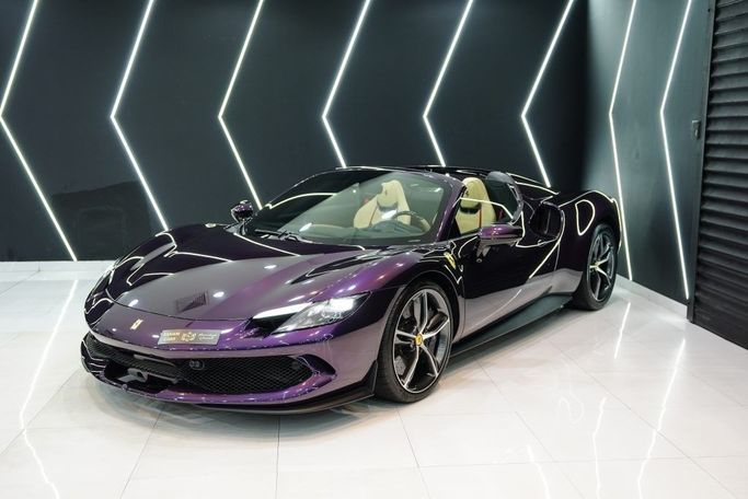 Подержанный Ferrari 296 GTS, 3.0 л, 2023 в Дубае от Sanam Cars Фиолетовый цвет. GCC | AUTO.AE