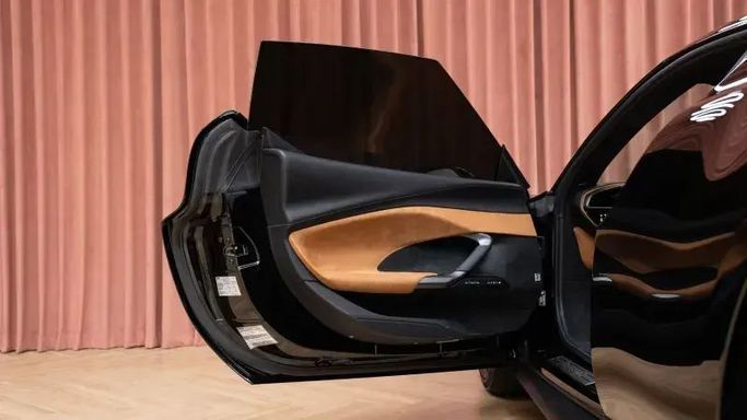 Подержанный Ferrari 296 Speciale, 3.0 л, 2025 в Дубае от Automobili Motors Черный цвет. Европейская | AUTO.AE