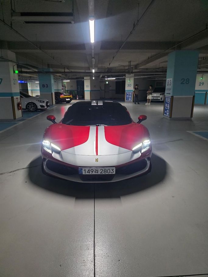 مستعملة Ferrari 296 GTB, 3.0 l, 2023 في في دبي من Fair Import، اللون أحمر. المواصفات الكورية | AUTO.AE