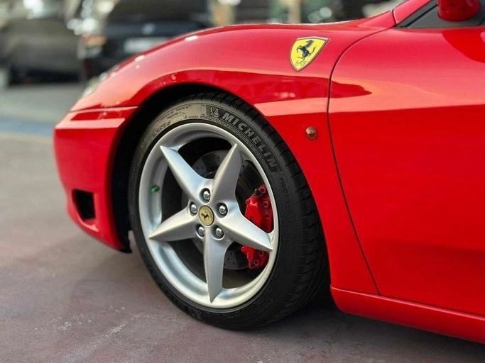 Подержанный Ferrari 360, 3.6 л, 2003 в Дубае от Royal Motors Красный цвет. Европейская | AUTO.AE