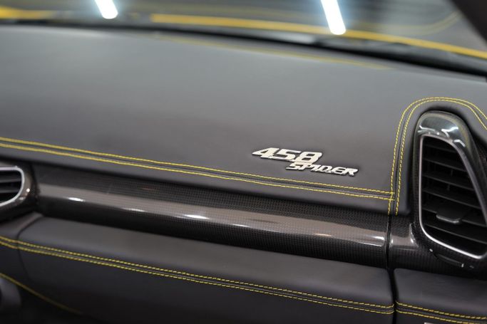 Подержанный Ferrari 458, 4.5 л, 2012 в Дубае от Sanam Cars Желтый цвет. GCC | AUTO.AE