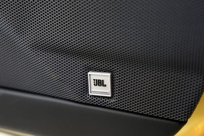 Подержанный Ferrari 458, 4.5 л, 2012 в Дубае от Sanam Cars Желтый цвет. GCC | AUTO.AE