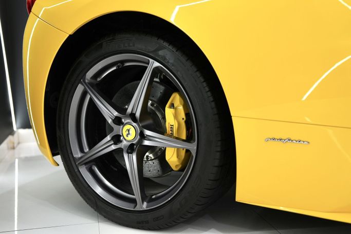 Подержанный Ferrari 458, 4.5 л, 2012 в Дубае от Sanam Cars Желтый цвет. GCC | AUTO.AE