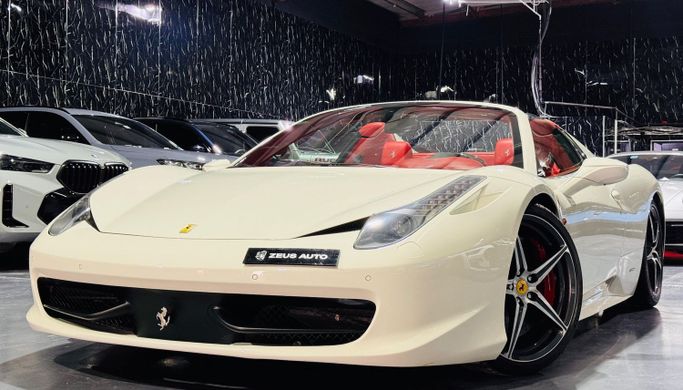 Подержанный Ferrari 458, 4.5 л, 2013 в Дубае от Zeus Motors Белый цвет. GCC | AUTO.AE