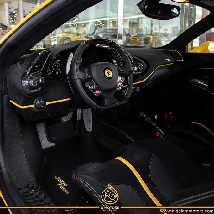 Подержанный Ferrari 488 Pista, 3.9 л, 2019 в Дубае от Q Motors Желтый цвет. GCC | AUTO.AE
