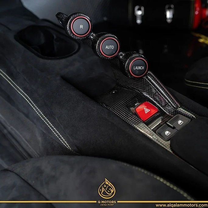 Подержанный Ferrari 488 Pista, 3.9 л, 2019 в Дубае от Q Motors Желтый цвет. GCC | AUTO.AE