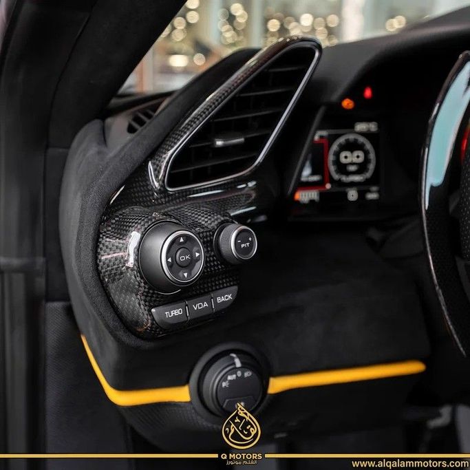 Подержанный Ferrari 488 Pista, 3.9 л, 2019 в Дубае от Q Motors Желтый цвет. GCC | AUTO.AE