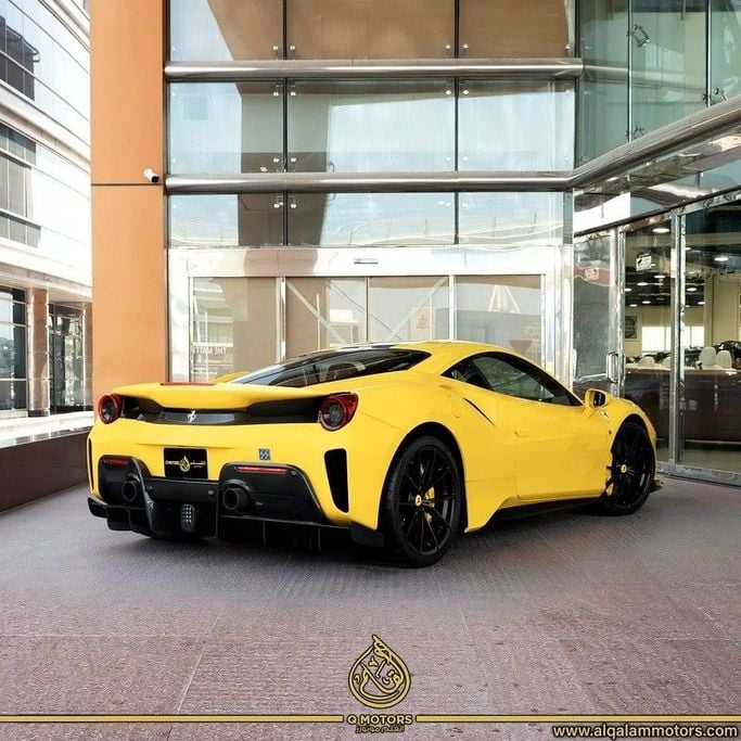 Подержанный Ferrari 488 Pista, 3.9 л, 2019 в Дубае от Q Motors Желтый цвет. GCC | AUTO.AE