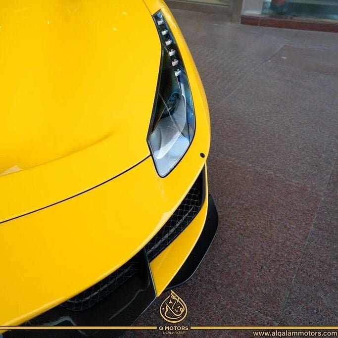 Подержанный Ferrari 488 Pista, 3.9 л, 2019 в Дубае от Q Motors Желтый цвет. GCC | AUTO.AE
