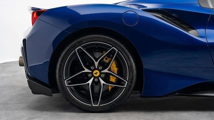 Подержанный Ferrari 488 Pista, 3.9 л, 2020 в Дубае от Al Ain Class Motors Синий цвет. Европейская | AUTO.AE