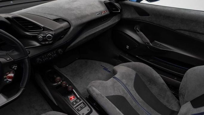 Подержанный Ferrari 488 Pista, 3.9 л, 2020 в Дубае от Al Ain Class Motors Синий цвет. Европейская | AUTO.AE