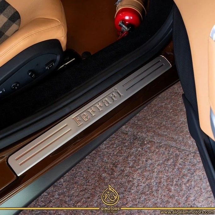 Подержанный Ferrari 488 GTB, 3.9 л, 2018 в Дубае от Q Motors Бронзовый цвет. GCC | AUTO.AE