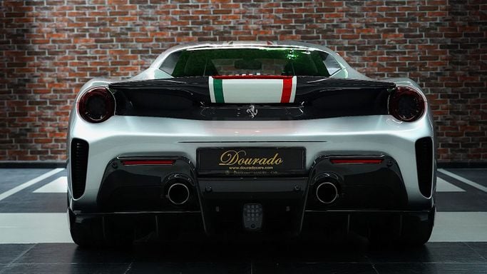 Подержанный Ferrari 488 Pista, 3.9 л, 2020 в Дубае от Dourado Luxury Car Серебристый цвет. Европейская | AUTO.AE
