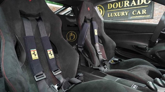 Подержанный Ferrari 488 Pista, 3.9 л, 2020 в Дубае от Dourado Luxury Car Серебристый цвет. Европейская | AUTO.AE