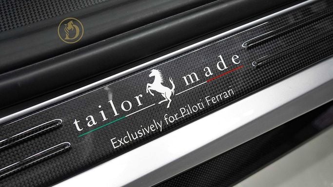 Подержанный Ferrari 488 Pista, 3.9 л, 2020 в Дубае от Dourado Luxury Car Серебристый цвет. Европейская | AUTO.AE