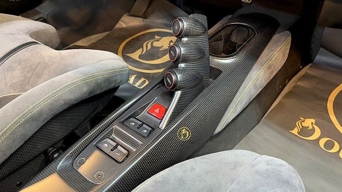 Подержанный Ferrari 488 Pista Spider, 3.9 л, 2020 в Дубае от Dourado Luxury Car Желтый цвет. Европейская | AUTO.AE