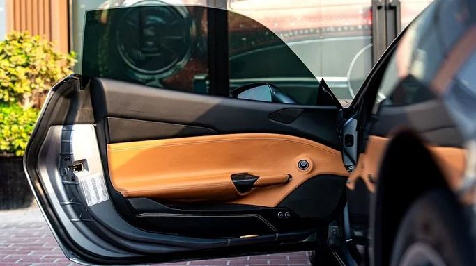 Подержанный Ferrari 488 GTB, 3.9 л, 2018 в Дубае от 8 Ba Motors Серый цвет. GCC | AUTO.AE