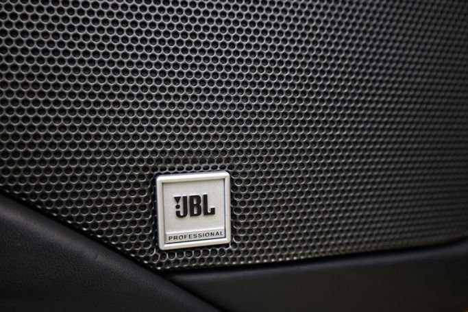 Used Ferrari 488 Spider, 3.9 l, 2019 in Dubai by Sanam Cars, Yellow color. GCC Specs | AUTO.AE