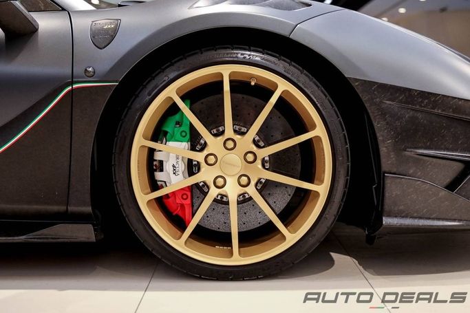 مستعملة Ferrari 488 Spider, 3.9 l, 2017 في في دبي من AUTO DEALS، اللون رمادي. المواصفات الأوروبية | AUTO.AE