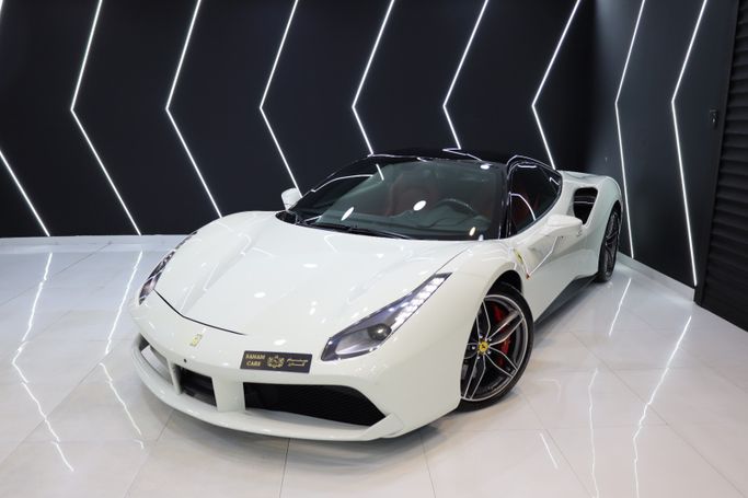 Подержанный Ferrari 488 GTB, 3.9 л, 2017 в Дубае от Sanam Cars Белый цвет. GCC | AUTO.AE | Объявление #255322