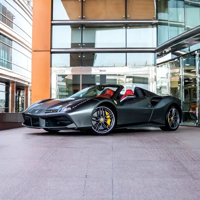Подержанный Ferrari 488 Spider, 3.9 л, 2018 в Дубае от Q Motors Серый цвет. GCC | AUTO.AE | Объявление #263564