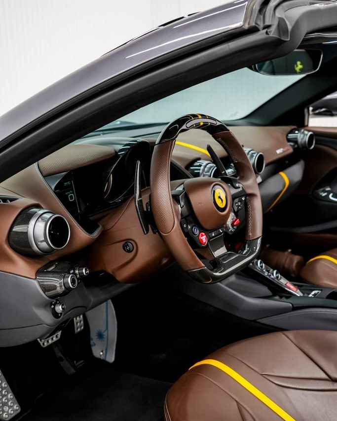 Новый Ferrari 812 GTS, 6.5 л, 2020 в Дубае от GCC Super Motors Серебристый цвет. GCC | AUTO.AE