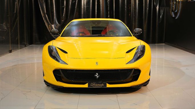 Подержанный Ferrari 812 GTS, 6.5 л, 2021 в Дубае от Dourado Luxury Car Желтый цвет. Европейская | AUTO.AE